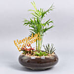 تنسيقة نباتات خضراء مع علامة عيد مبارك ذهبية