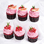 كب كيك ريد فيلفيت بالفواكه