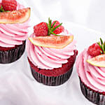 كب كيك ريد فيلفيت بالفواكه