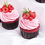 كب كيك ريد فيلفيت بالفواكه