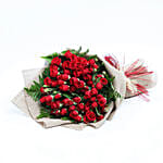 باقة ورود حمراء رومانسية بغلاف أنيق