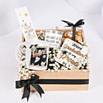 صندوق هدية يحتوي على مج مع كتابة حسب الطلب للتخرج والمزيد