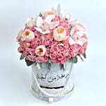 باقة ورد بيبي روزو وردي وأوركيد أبيض في بوكس