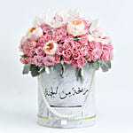 باقة ورد بيبي روزو وردي وأوركيد أبيض في بوكس