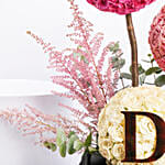 باقة ورد في مزهرية خاصة لعيد الميلاد