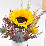 هدايا يوم المعلم - ورد في كوب أبيض مطبوع ودفتر ملاحظات