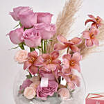 كومبو بوكس شاي مع باقة ورود توليب فاخر في فازة