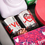 هدايا الحب - كاميرا تصوير مع شوكولاتة ونبتة  في بوكس