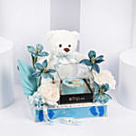 باقة ورود لون أبيض وأزرق مع تيدي بير وكيك 200 جرام