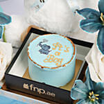 باقة ورود لون أبيض وأزرق مع تيدي بير وكيك 200 جرام