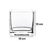 مزهرية ورد أبيض أنيقة