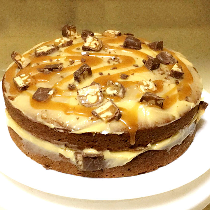 Delicious Snickers Cake With Caramel Sauce