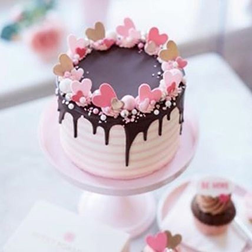 Dripping Red Velvet Cream Cake 1 Kg