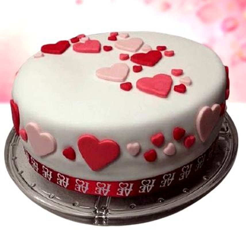 Pretty Love Vanilla Fondant Cake 1 Kg