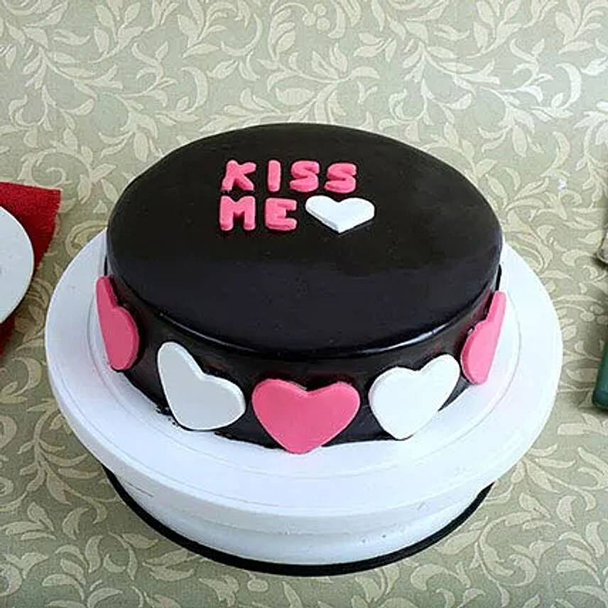 Kiss Me Valentine Cake 1 Kg