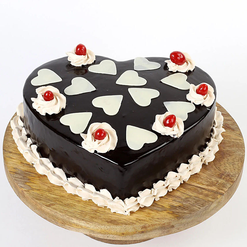 Chocolatey Hearts Cake 1.5 Kg