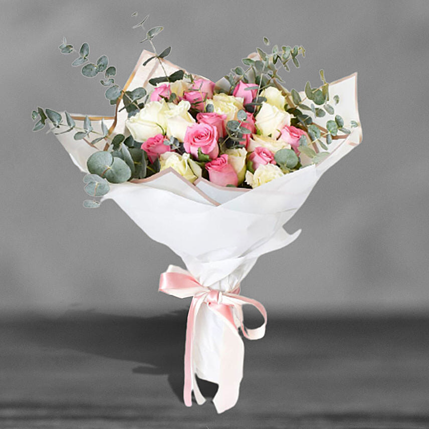 Lovely Mixed Roses Bouquet