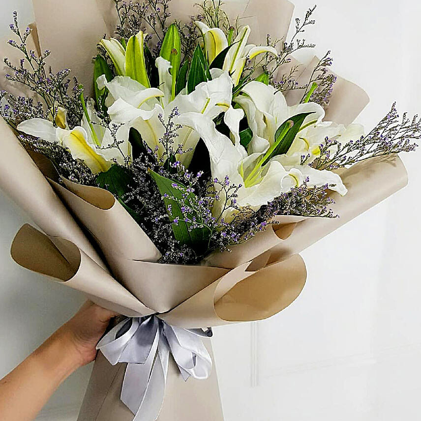 Mini White Lily Bouquet: 