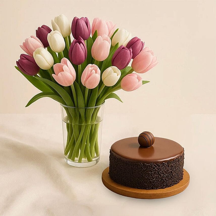 Dazzling Tulip Vase With Chocolate Cake: توصيل هدايا مكة المكرمة
