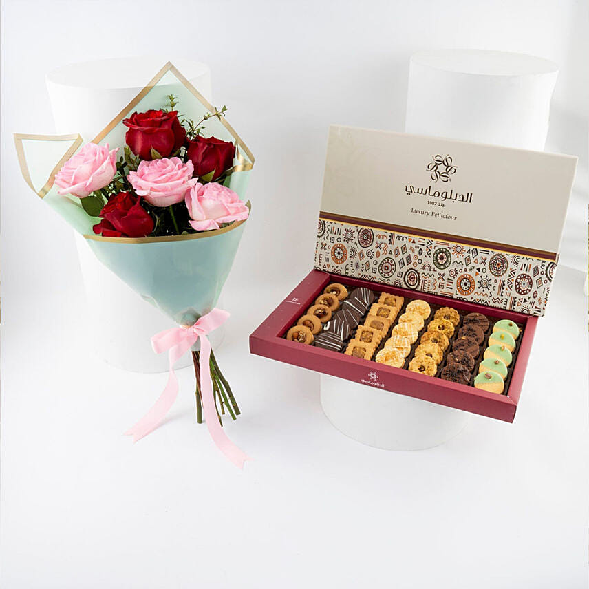Diplomatic Petitefour Luxury Box N Rose Bouquet: هدايا رمضان في السعودية
