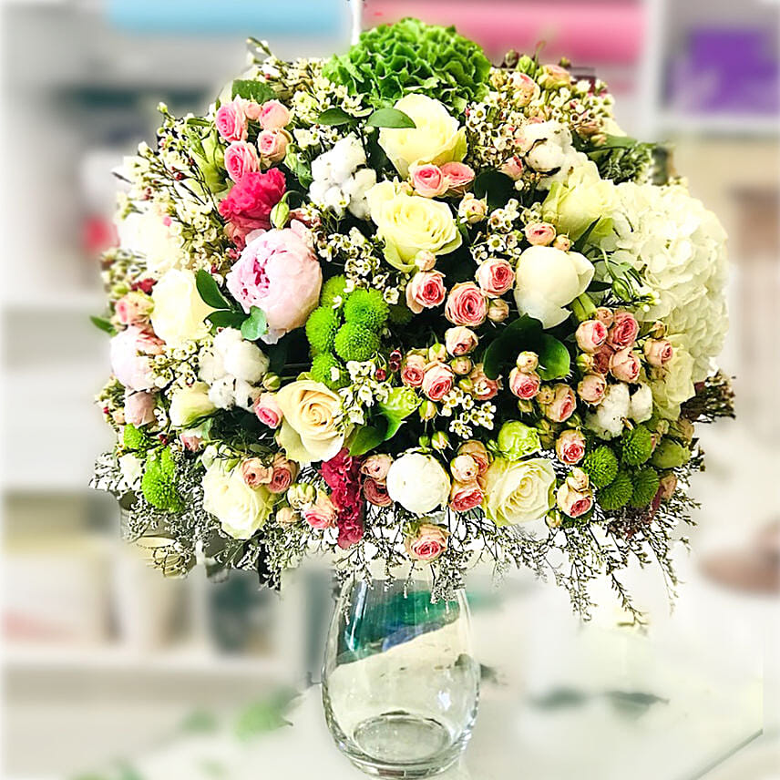 Mesmerising Mixed Flowers Glass Vase Arrangement: Send Premium Fowers to Saudi Arabia