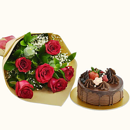 Chocolate Cake with Bunch of 6 Red Roses: 