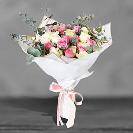 Lovely Mixed Roses Bouquet: 