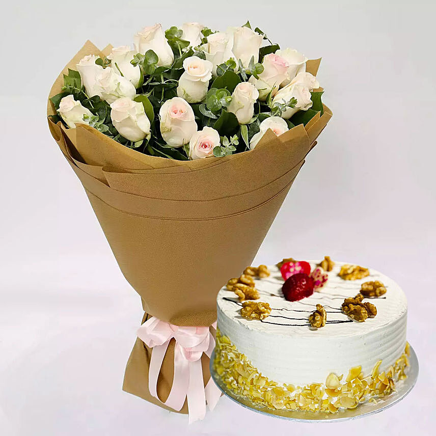 Mocha Cake And Peach Rose Bouquet
