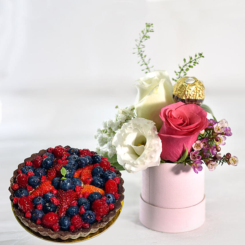 Pink Roses Box With Berry Tart Cake