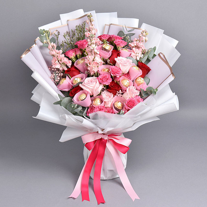 Online Pink Petals and Chocolates Bouquet for Valentine Gift Delivery