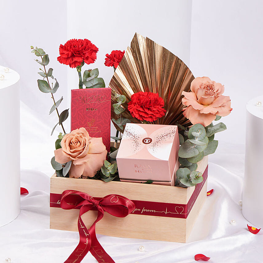 Timeless Bloom & Shine Hamper for Vday