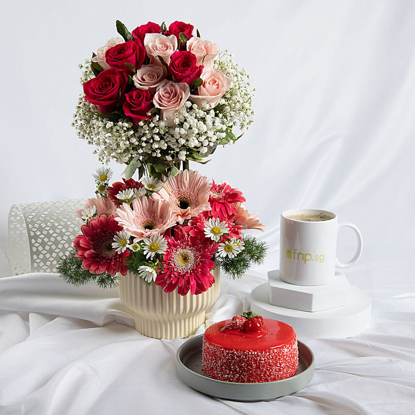 Mesmerised Pink Flowers and Cake: توصيل كيك سنغافورة
