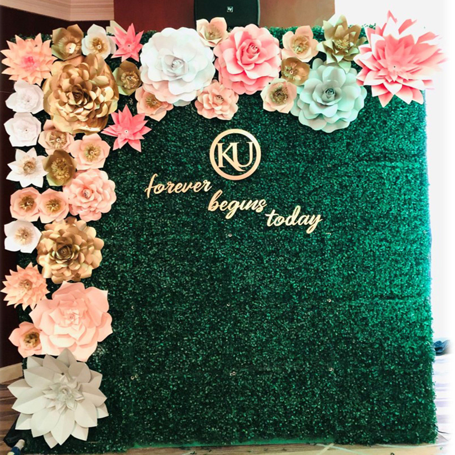 Online Artificial Grass Photo Backdrop Gift Delivery in UAE FNP