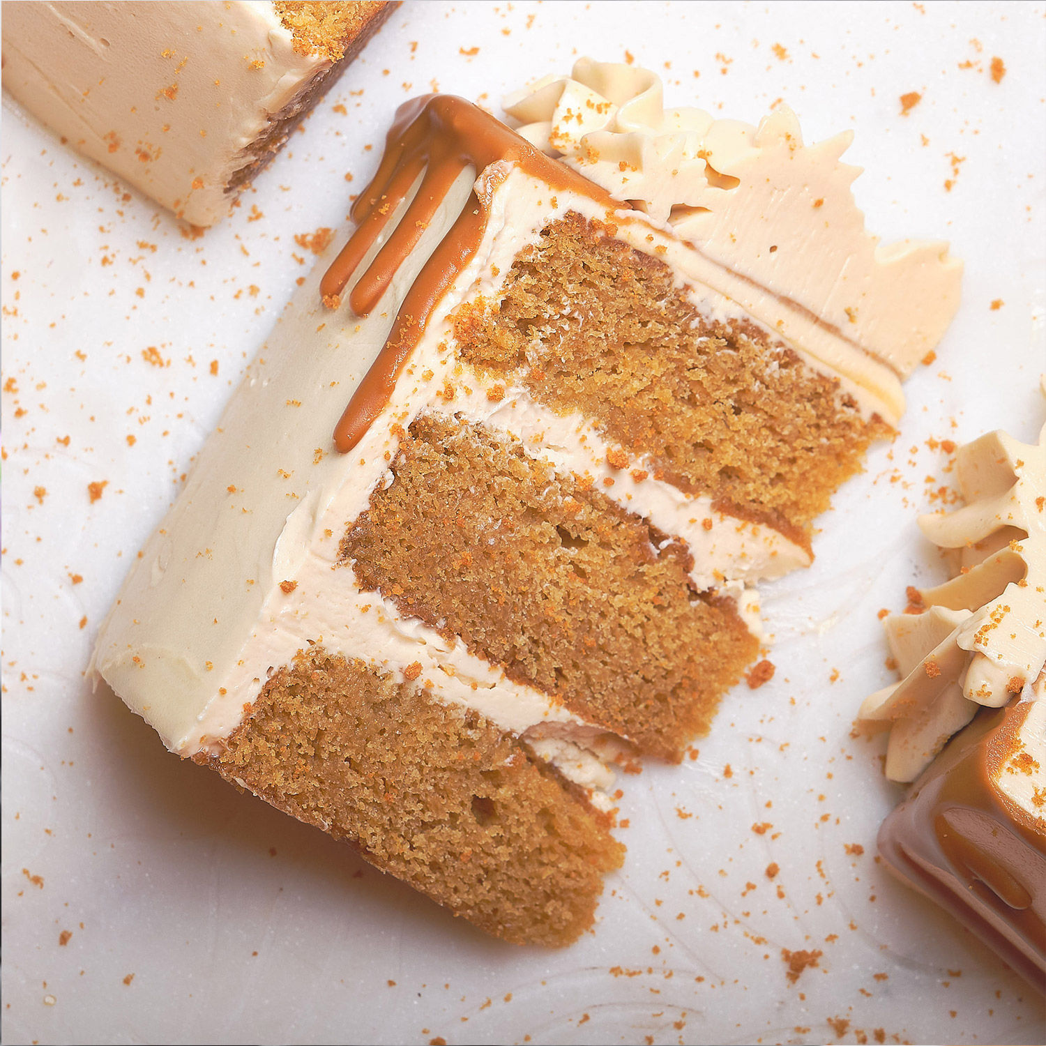 Online Vegan Lotus Biscoff Cake Half Kg Gift Delivery in UAE FNP