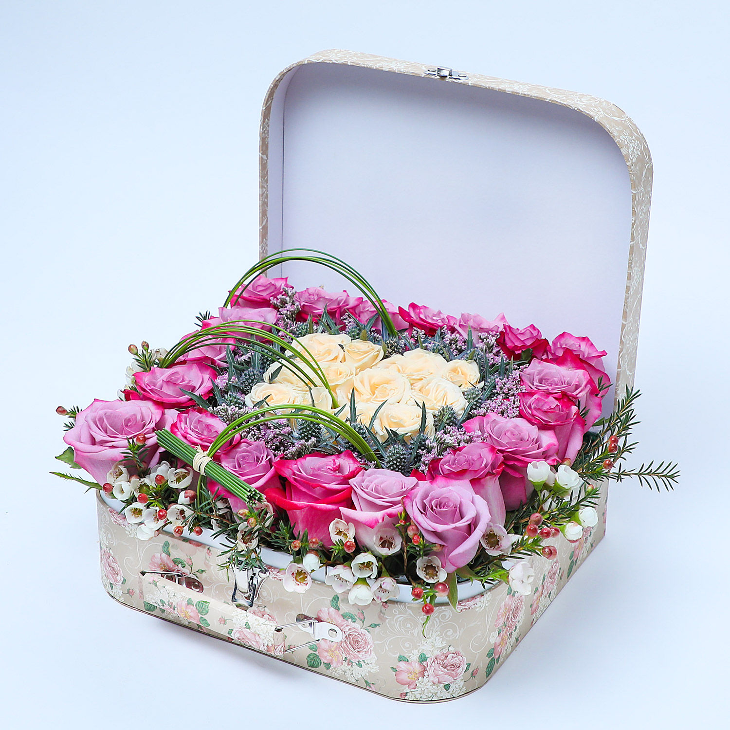 Online Blooming Box Arrangement Gift Delivery in UAE FNP