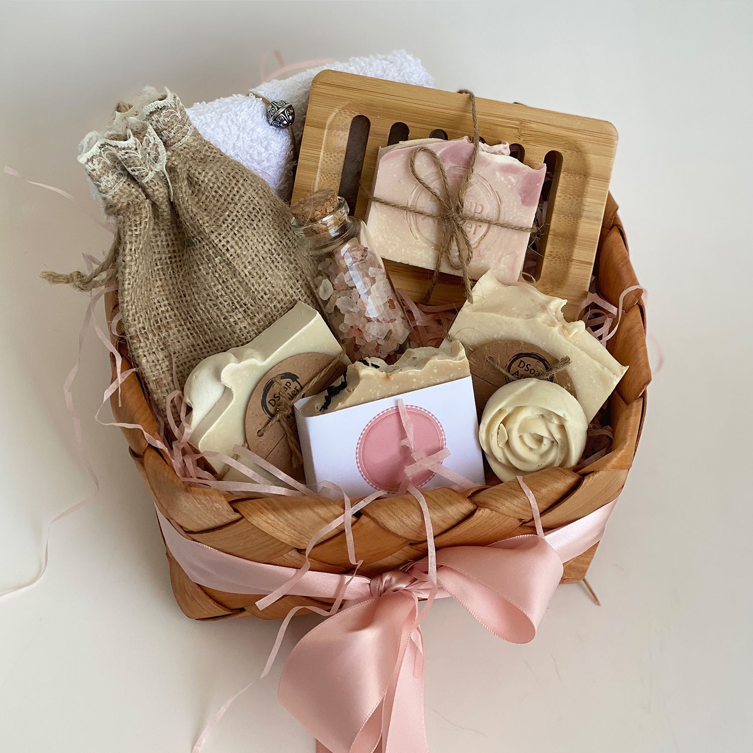 Online Natural Bath Essentials Hamper Gift Delivery in UAE - FNP