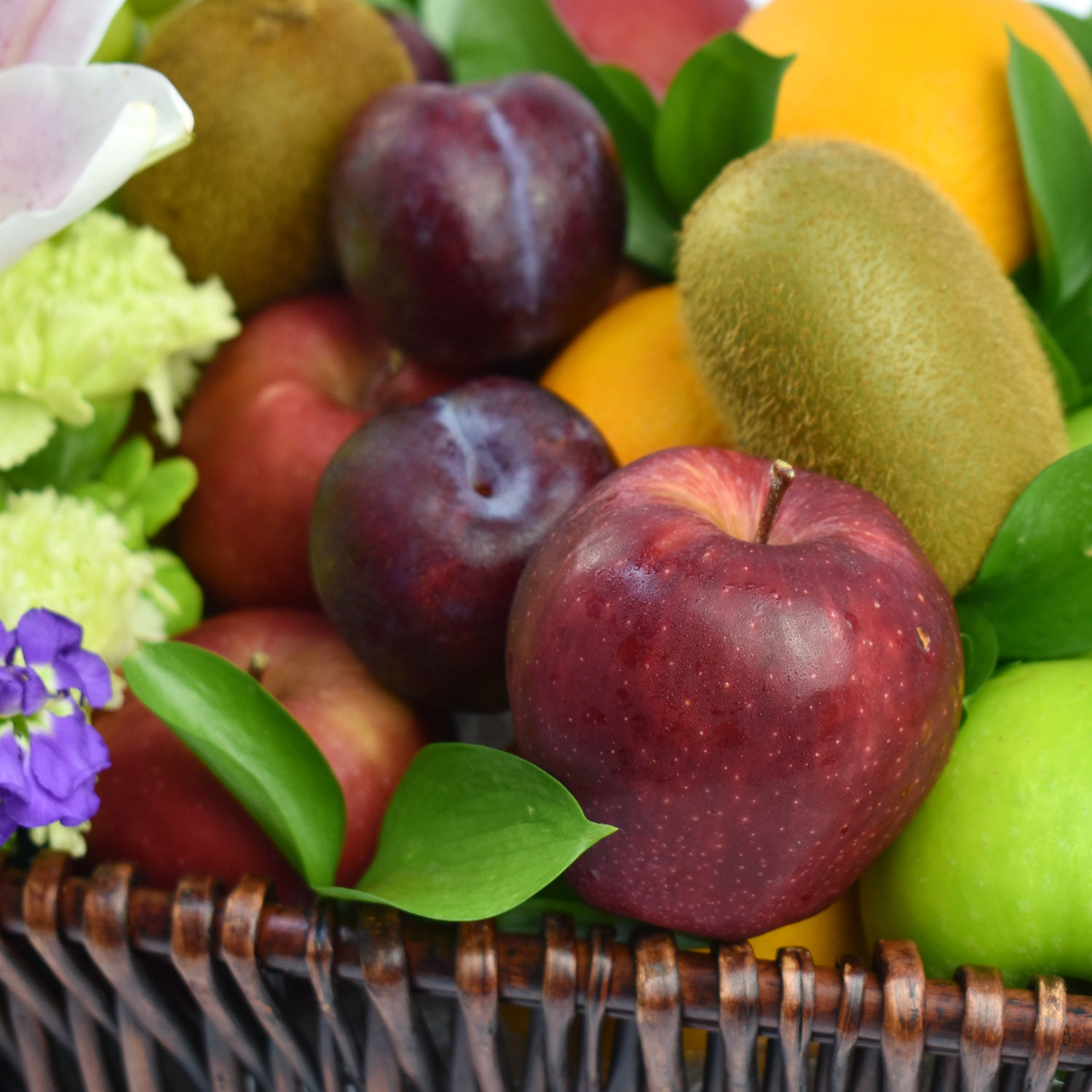 Online Flowers and Fruits in Basket Gift Delivery in UAE FNP