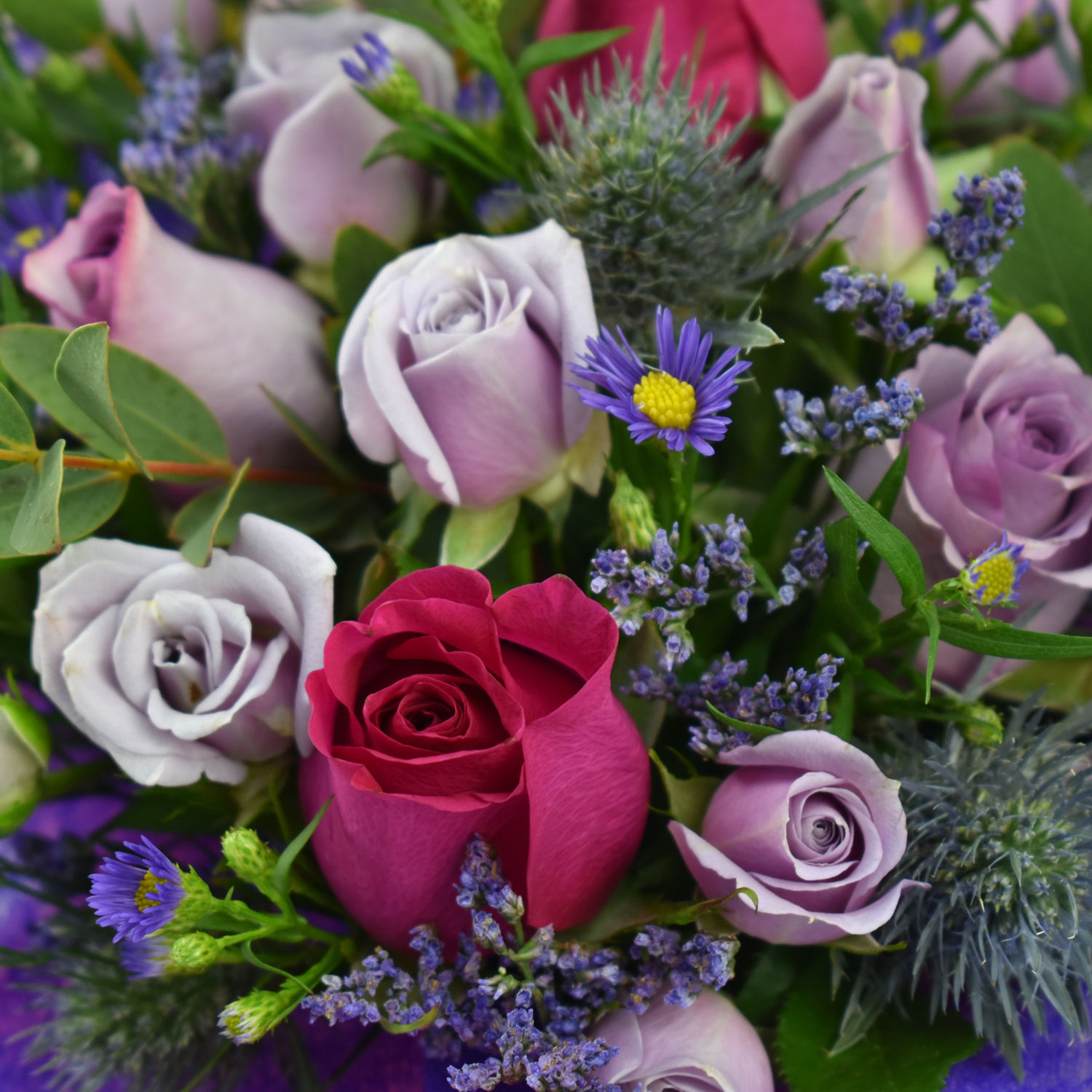 Online Vibrant Flowers and Godiva Chocolates For Birthday Gift Delivery