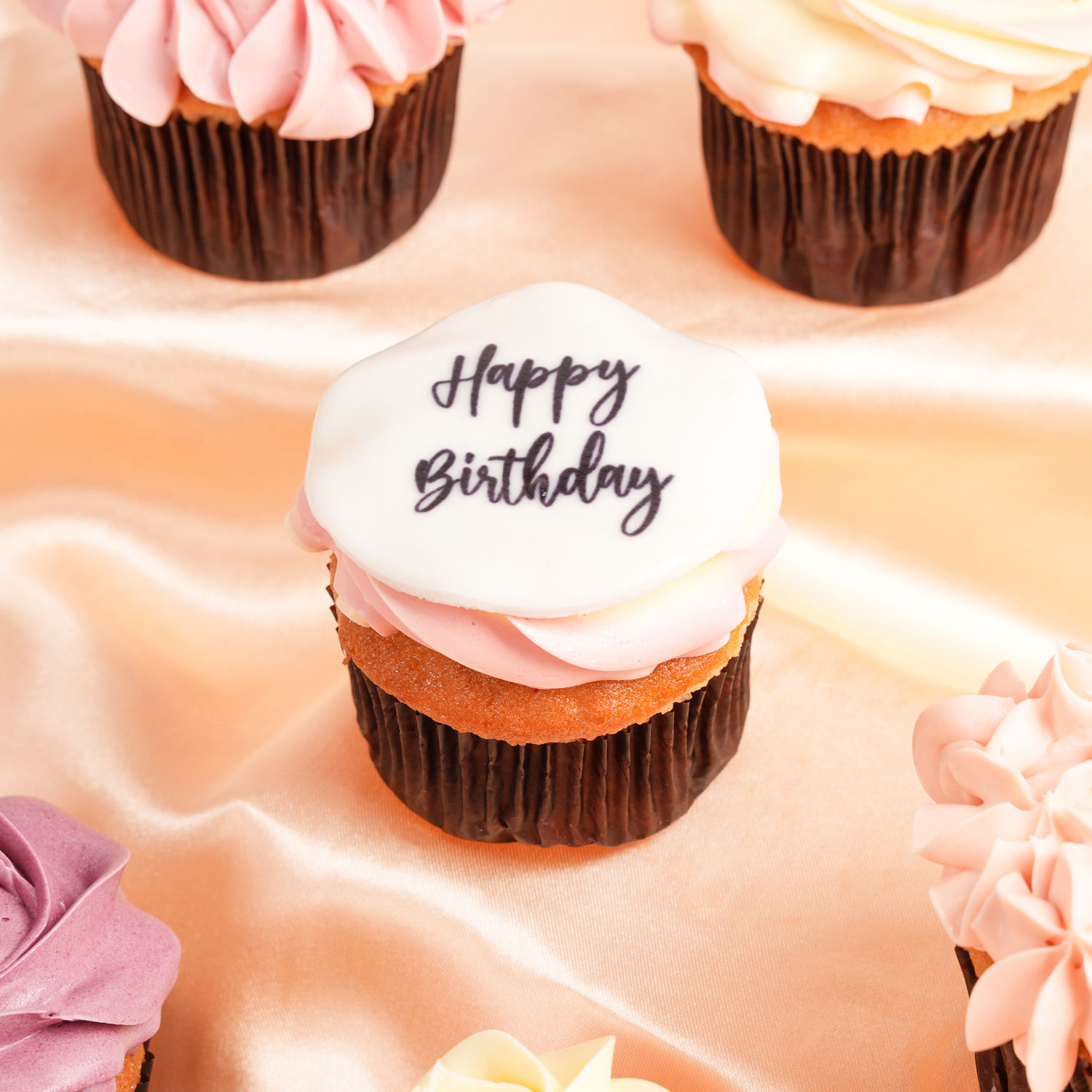 Online Yummy Cupcake Gift Delivery in UAE FNP
