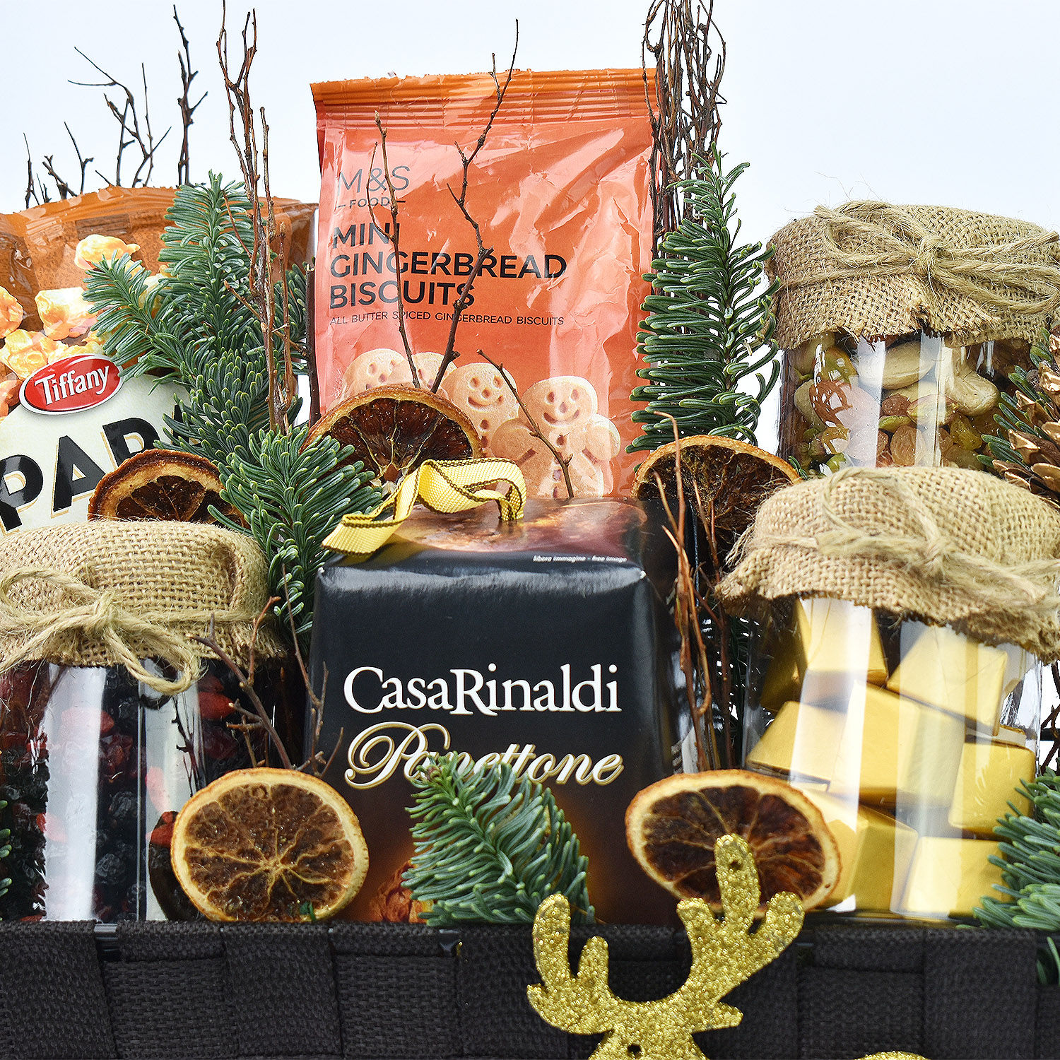 Online Delights of Christmas Hamper Gift Delivery in UAE FNP