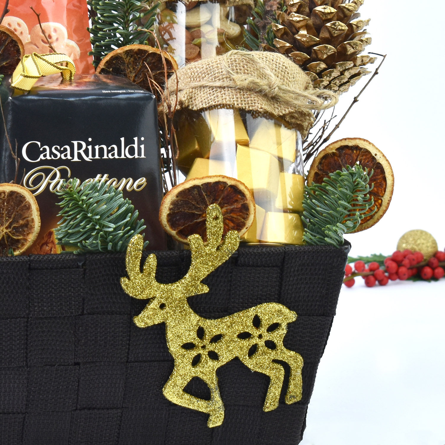 Online Delights of Christmas Hamper Gift Delivery in UAE FNP