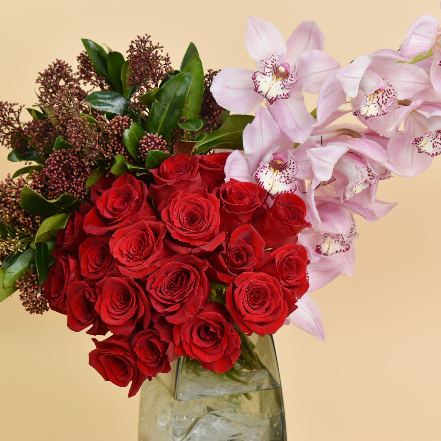 Online Evelyn Flowers Gift Delivery in UAE FNP