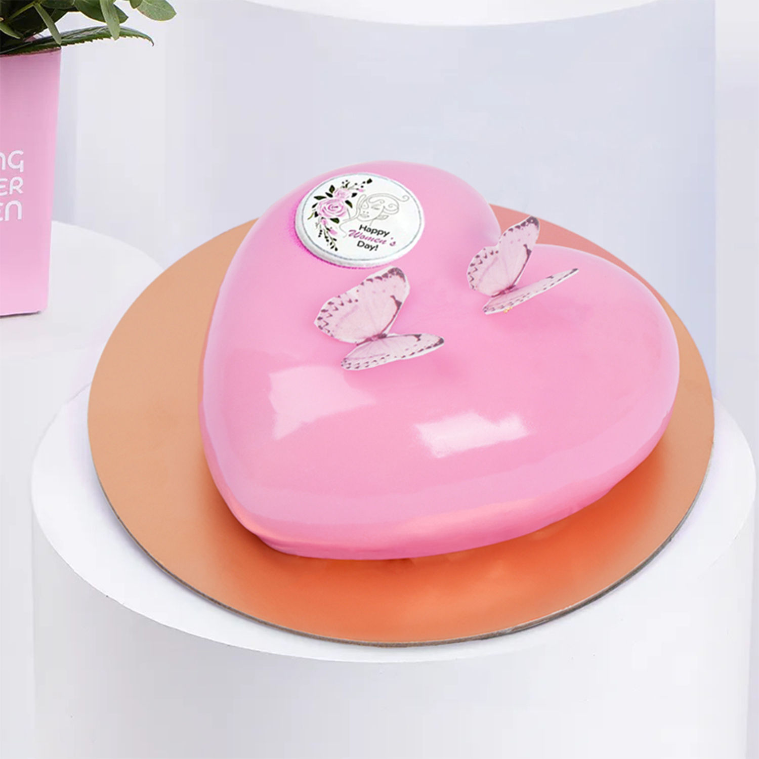 Online Wishing Wonder Women Flowers And Cake Gift Delivery in UAE FNP