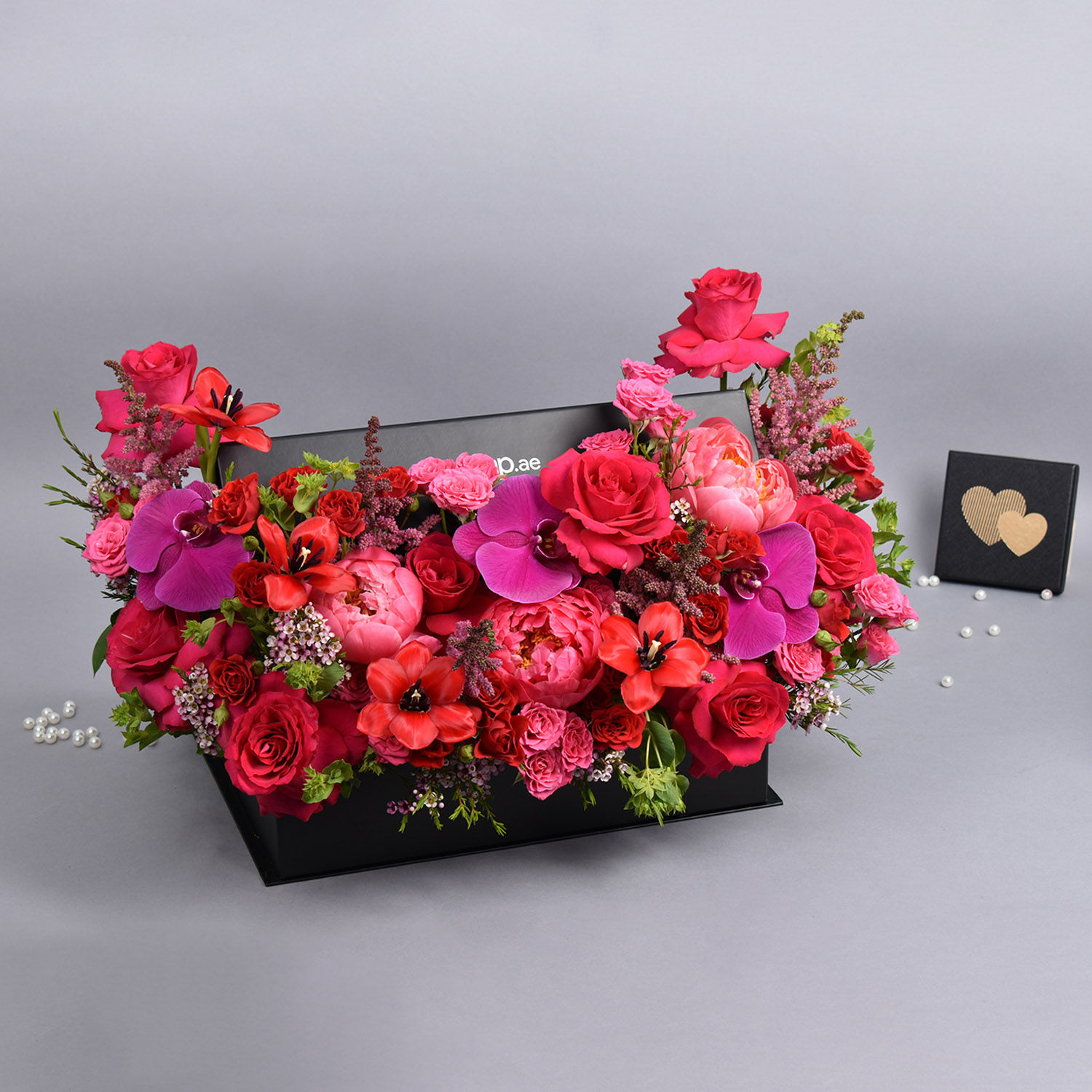 Online Love Flowers Box Gift Delivery in UAE FNP