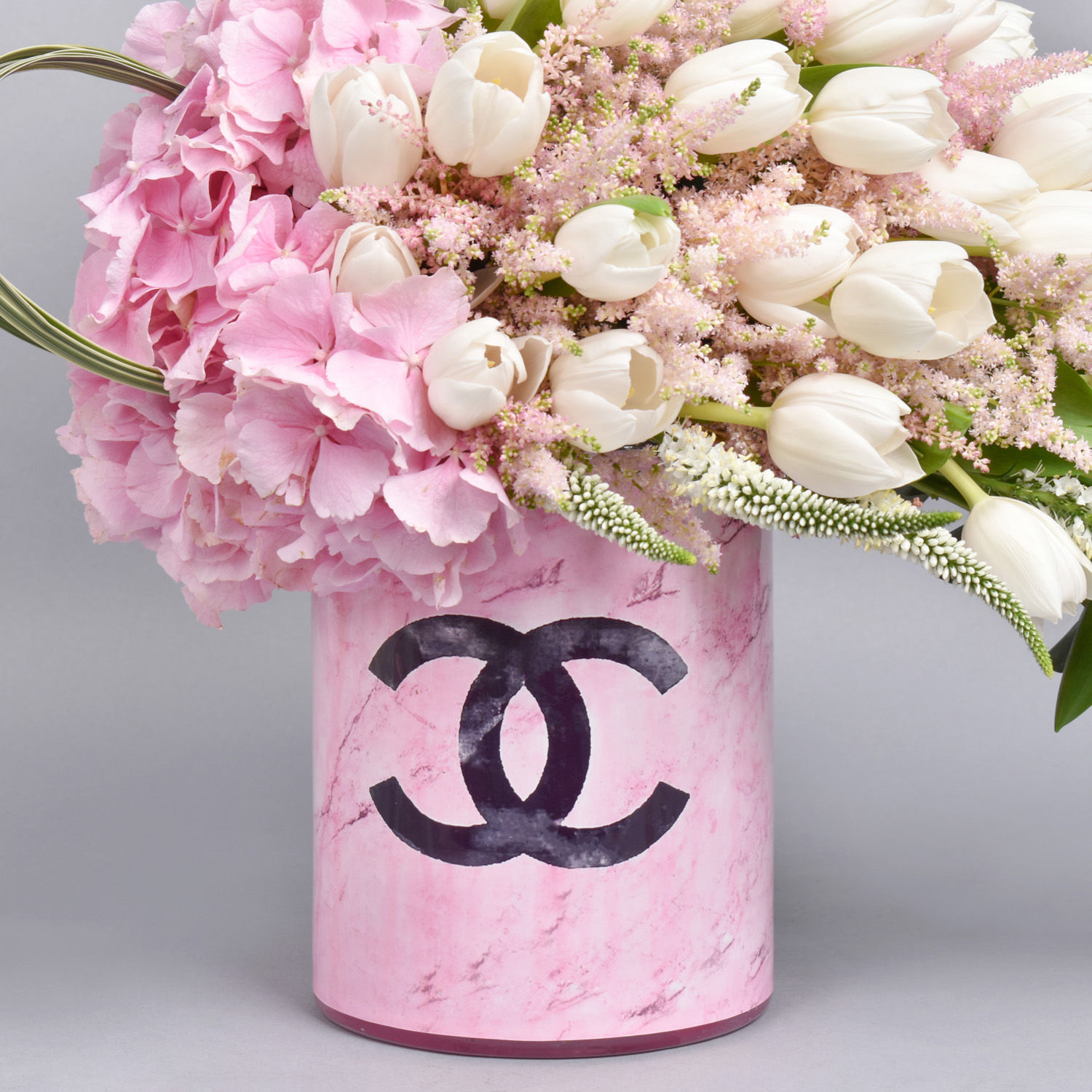 Online Flowers Luxe Gift Delivery in UAE FNP