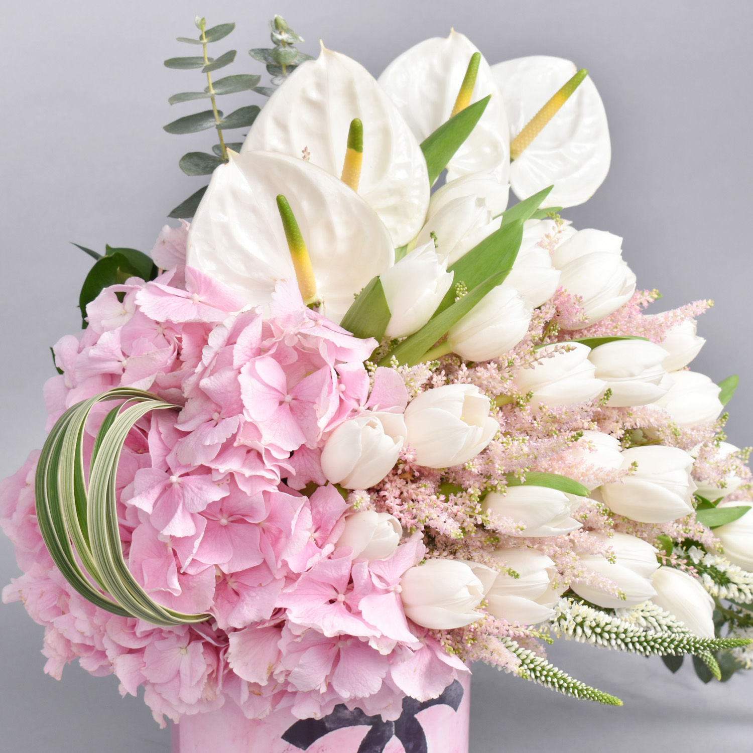 Online Flowers Luxe Gift Delivery in UAE FNP