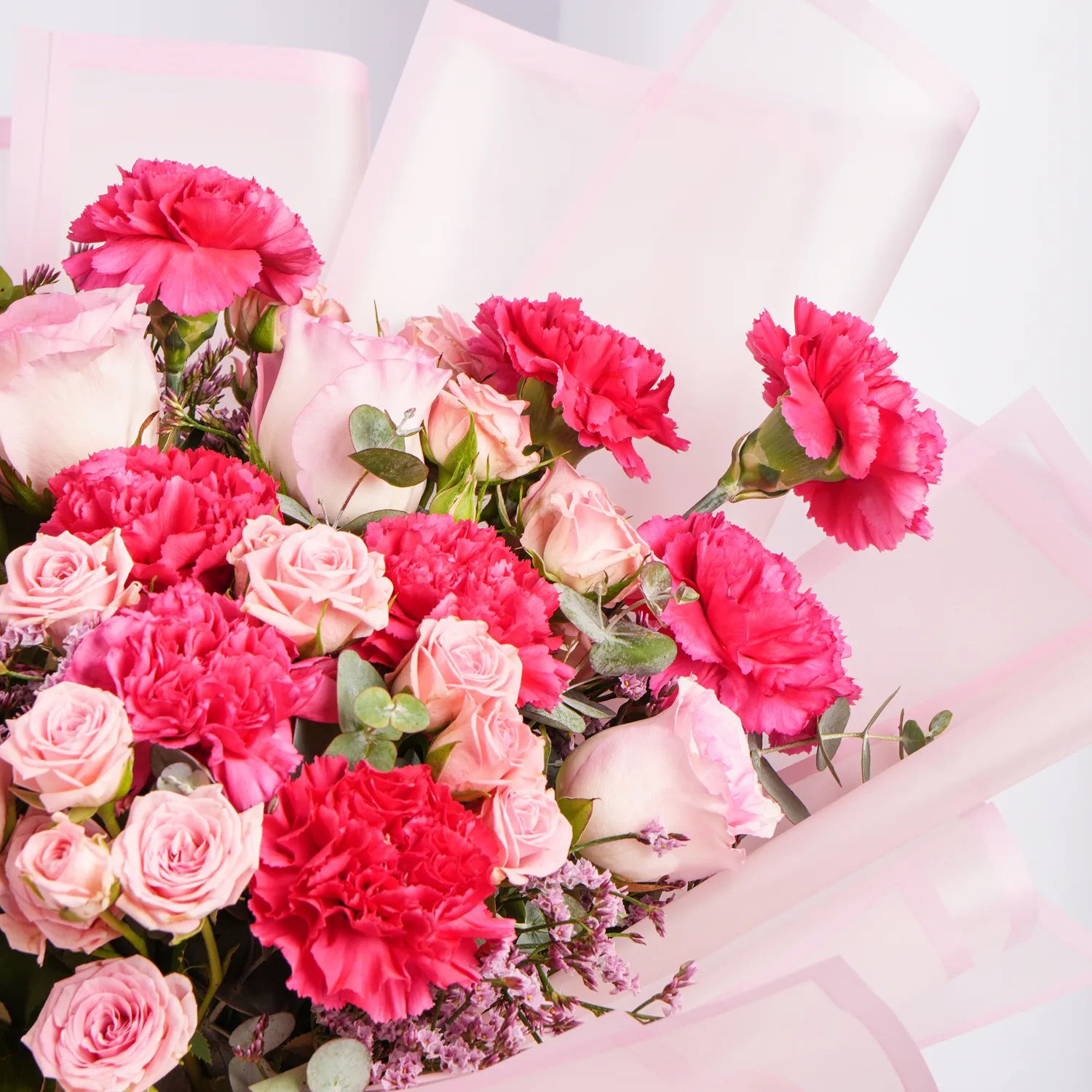 Online Carnations And Roses Bouquets For Mother Gift Delivery in UAE - FNP
